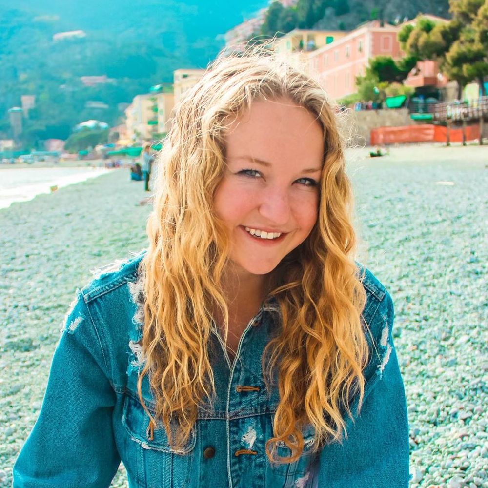 Meet your Posher, Caitlin